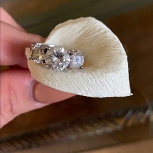 Beautiful cubic zirconia ring